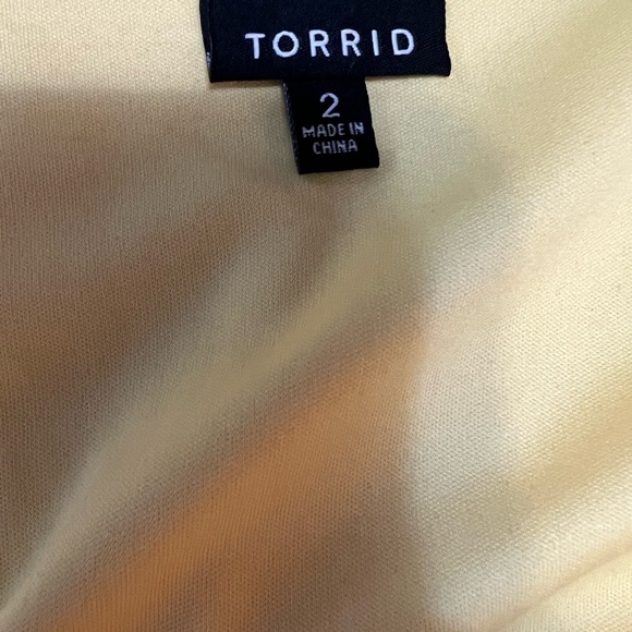 Plus size Stunning yellow Torrid’s size 2 maxi dress - Picture 3 of 5